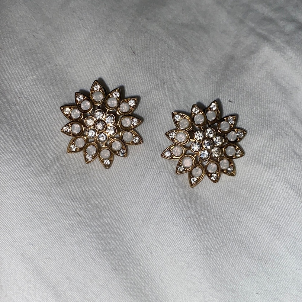 Flower shape Studs